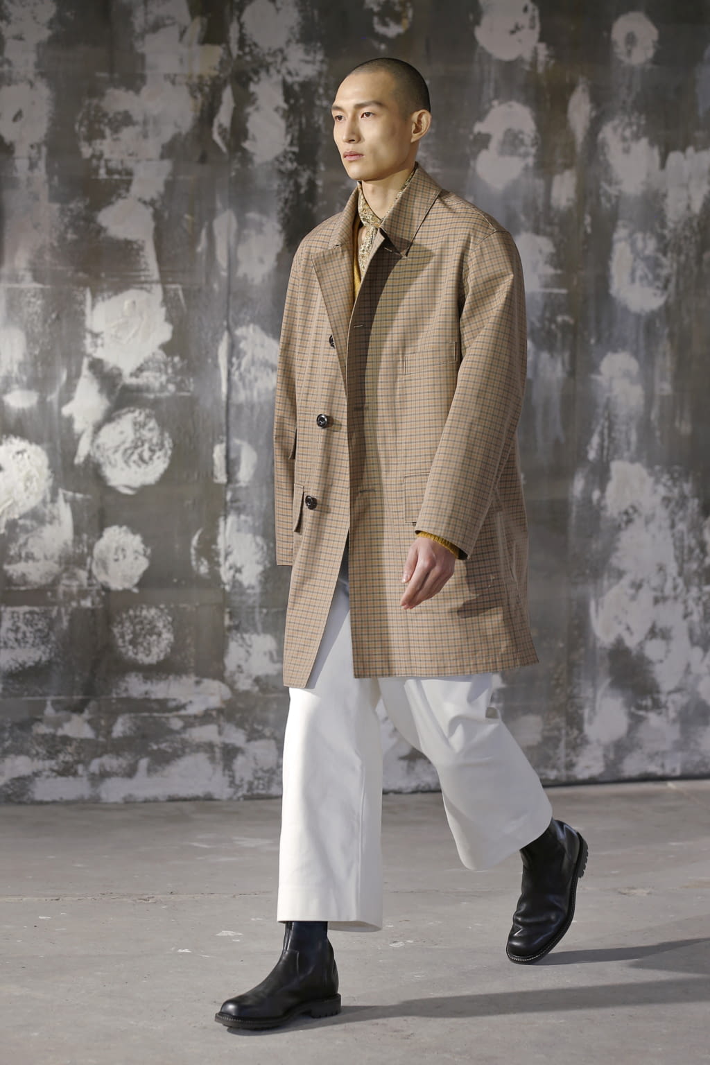 Fashion Week Paris Fall/Winter 2018 look 25 from the Lemaire collection menswear