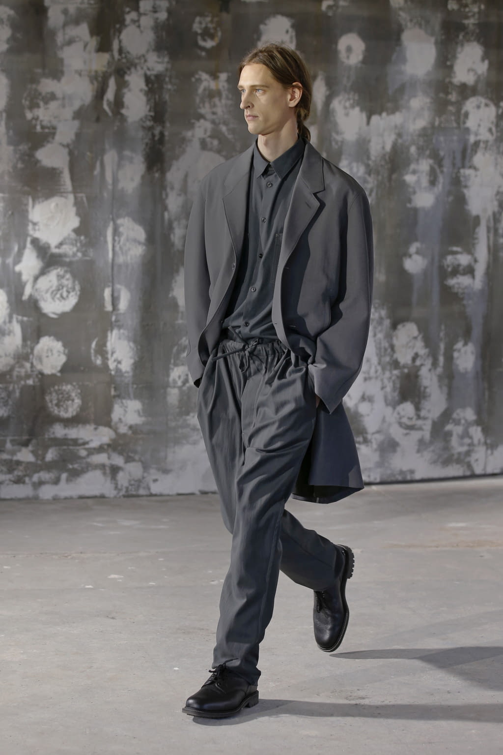 Fashion Week Paris Fall/Winter 2018 look 35 from the Lemaire collection menswear