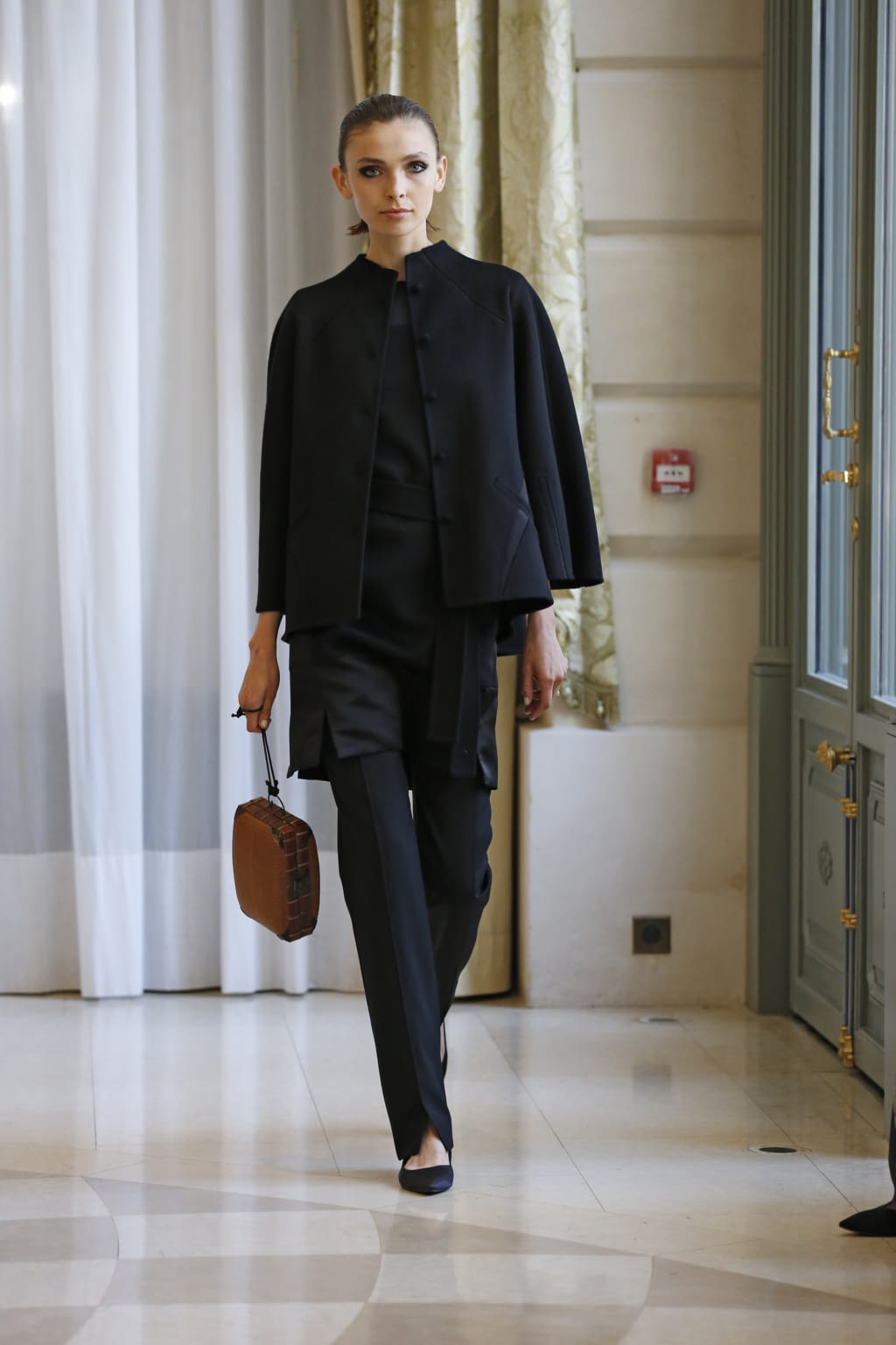 Fashion Week Paris Fall/Winter 2019 look 3 from the R331 collection couture