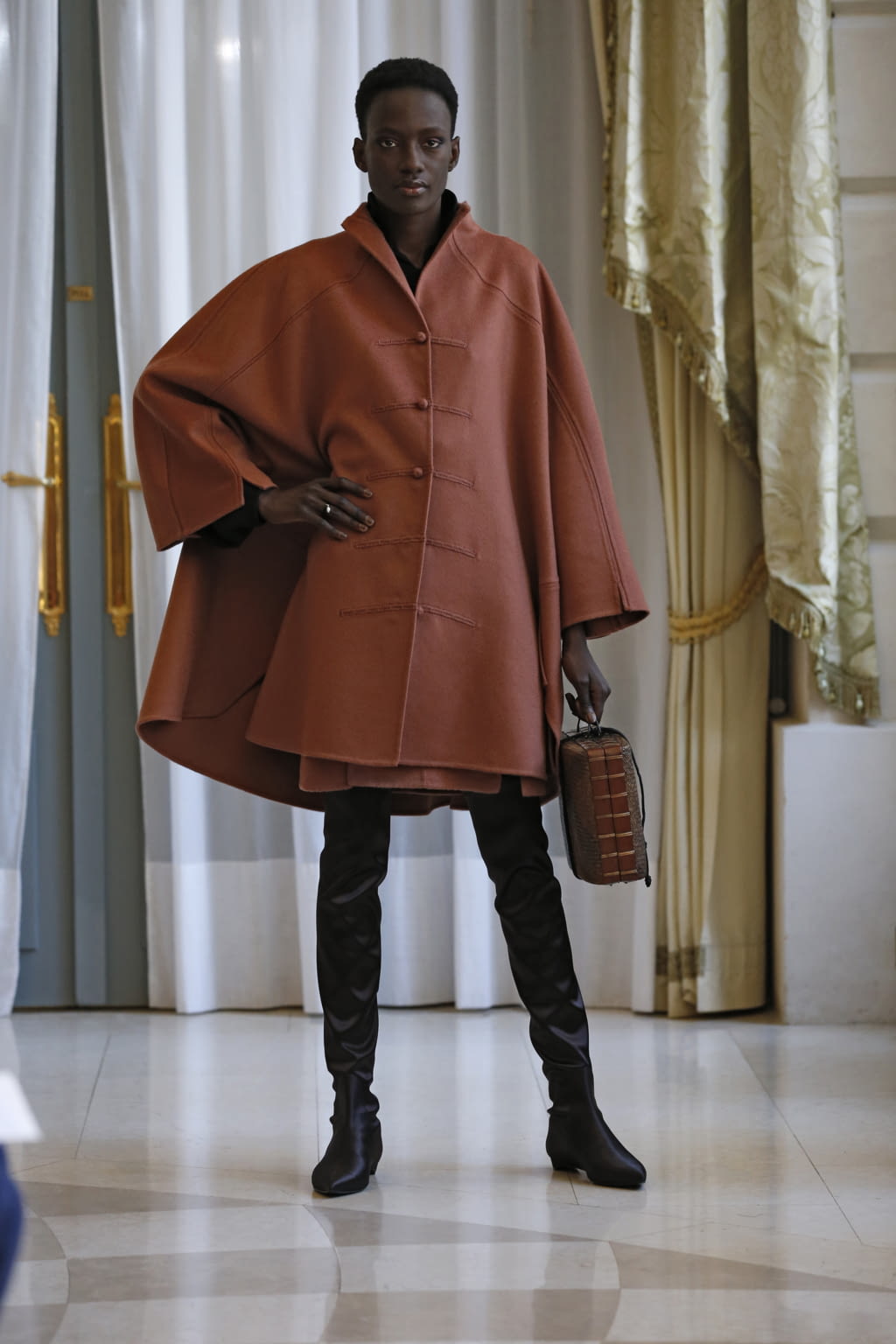 Fashion Week Paris Fall/Winter 2019 look 7 from the R331 collection couture
