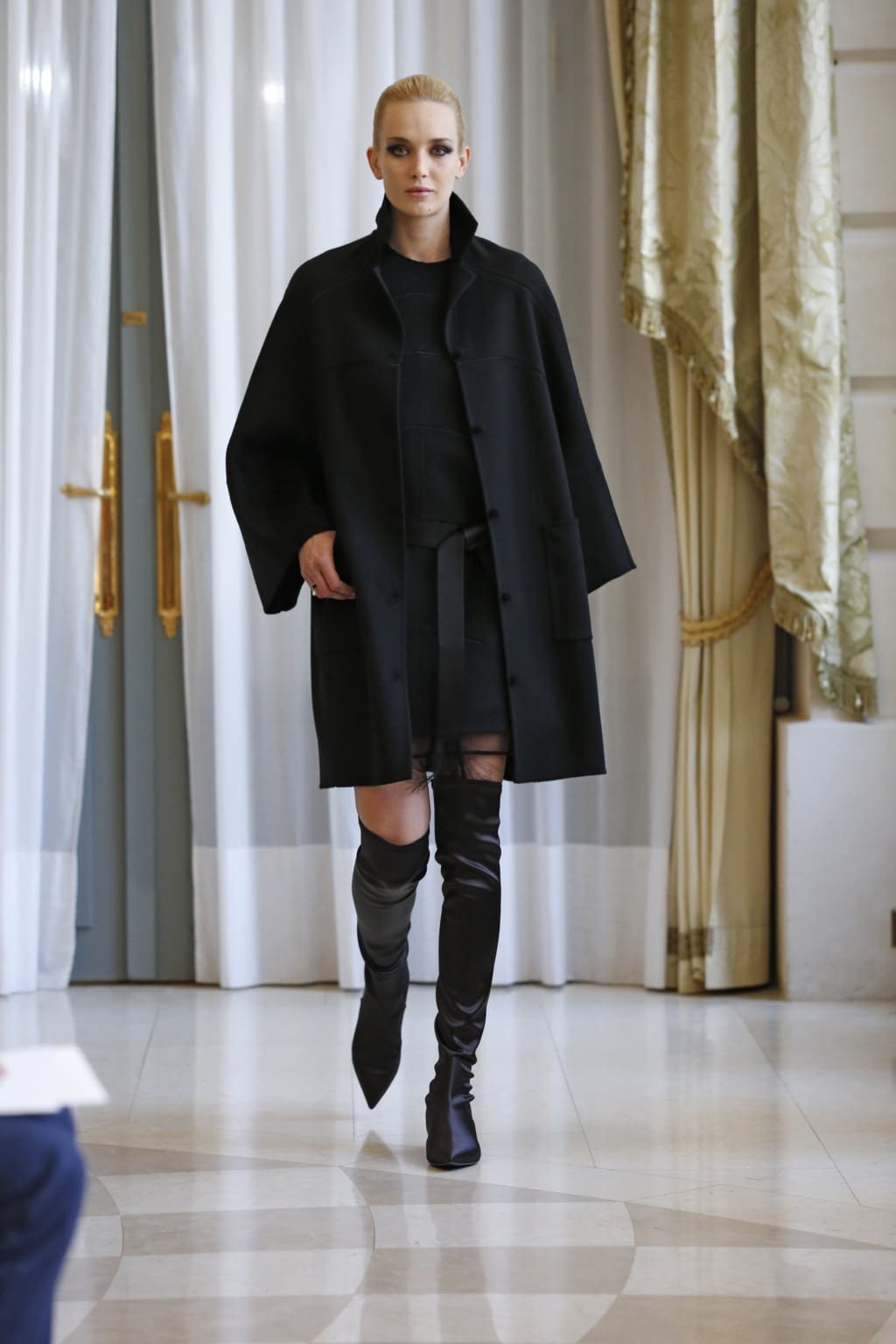 Fashion Week Paris Fall/Winter 2019 look 13 from the R331 collection couture
