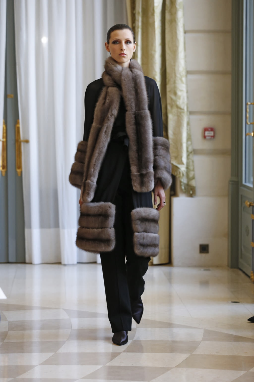 Fashion Week Paris Fall/Winter 2019 look 15 from the R331 collection 高级定制