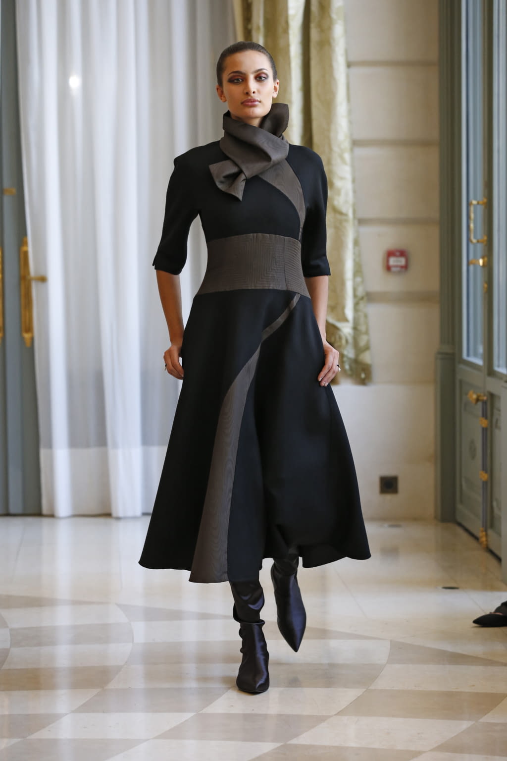 Fashion Week Paris Fall/Winter 2019 look 16 from the R331 collection couture