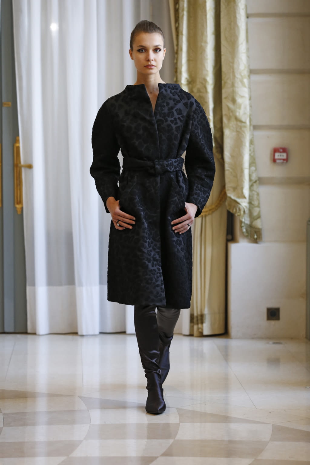Fashion Week Paris Fall/Winter 2019 look 22 from the R331 collection 高级定制