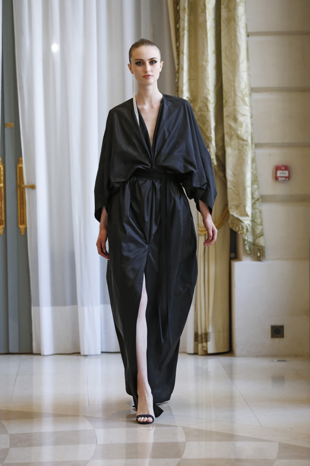 Fashion Week Paris Fall/Winter 2019 look 35 from the R331 collection couture