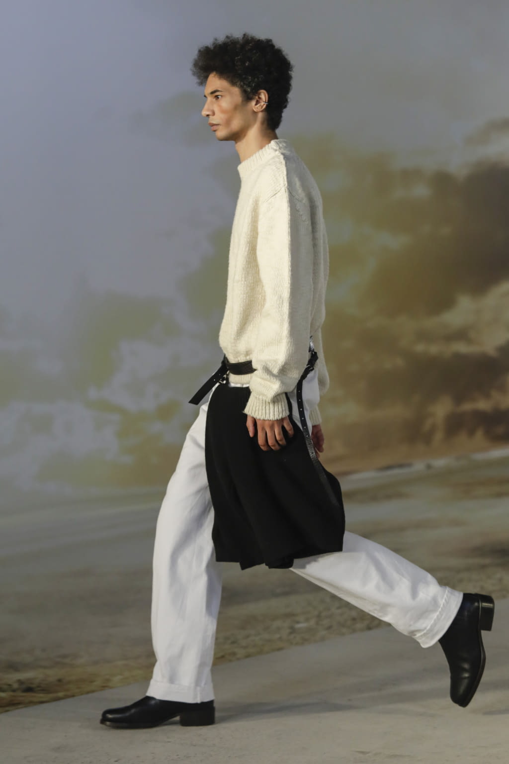 Fashion Week Paris Fall/Winter 2022 look 16 from the Lemaire collection menswear