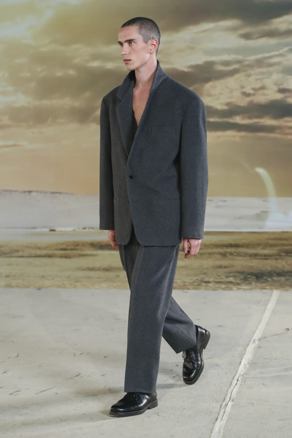 Fashion Week Paris Fall/Winter 2022 look 48 from the Lemaire collection menswear