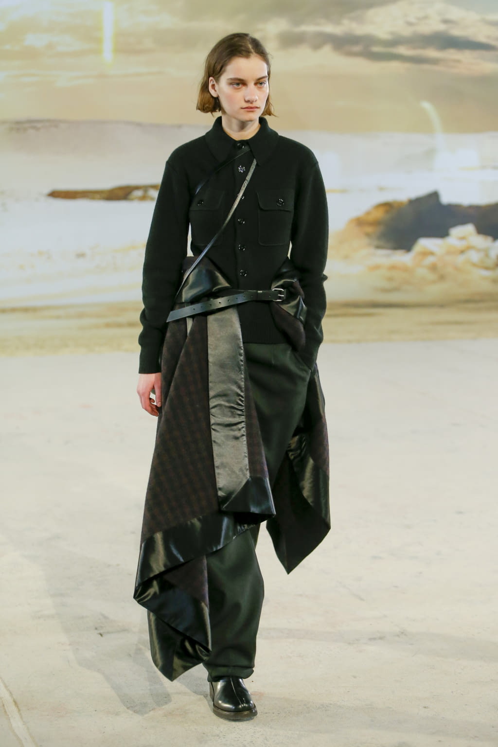 Fashion Week Paris Fall/Winter 2022 look 56 from the Lemaire collection menswear