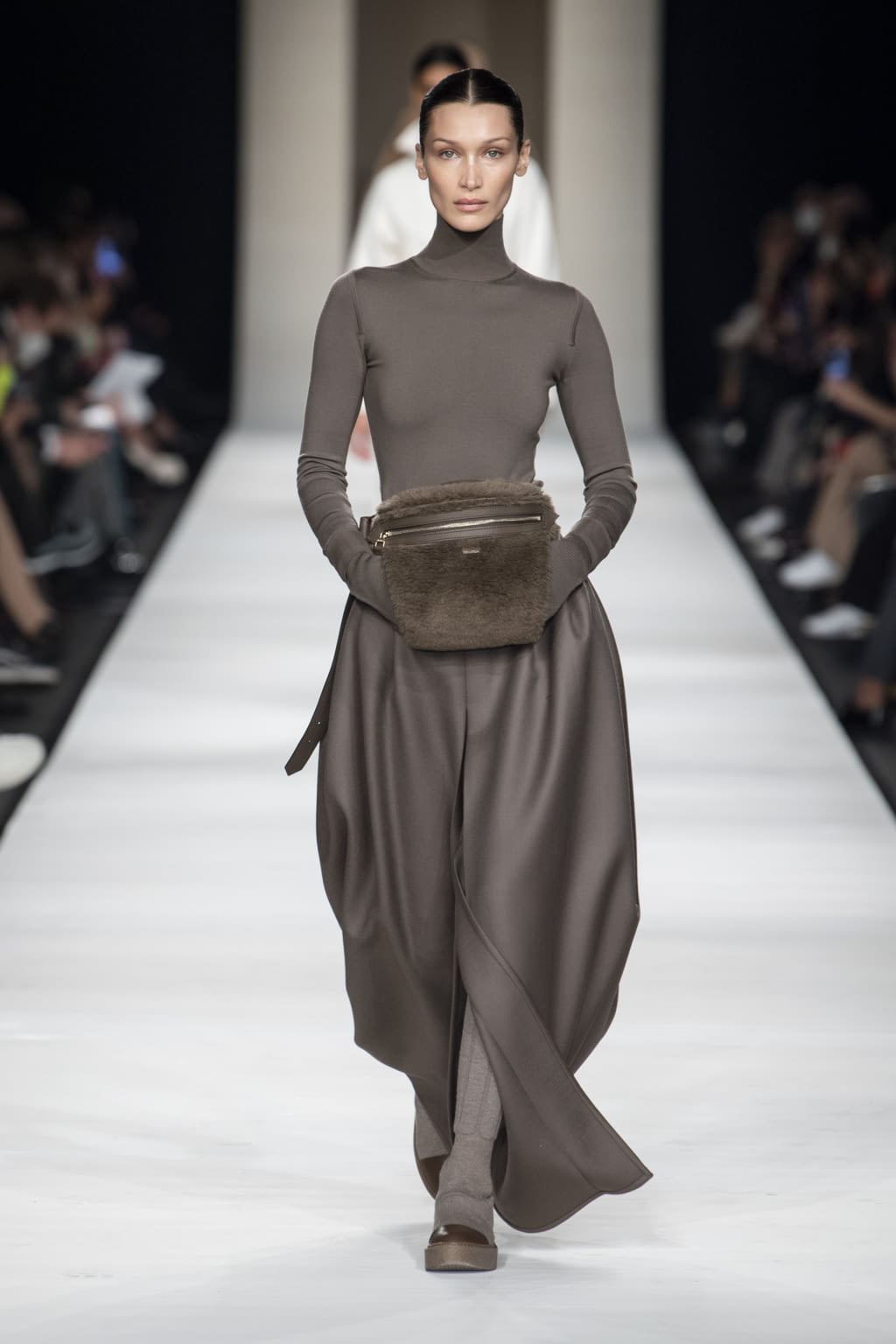Fashion Week Milan Fall/Winter 2022 look 4 from the Max Mara collection 女装