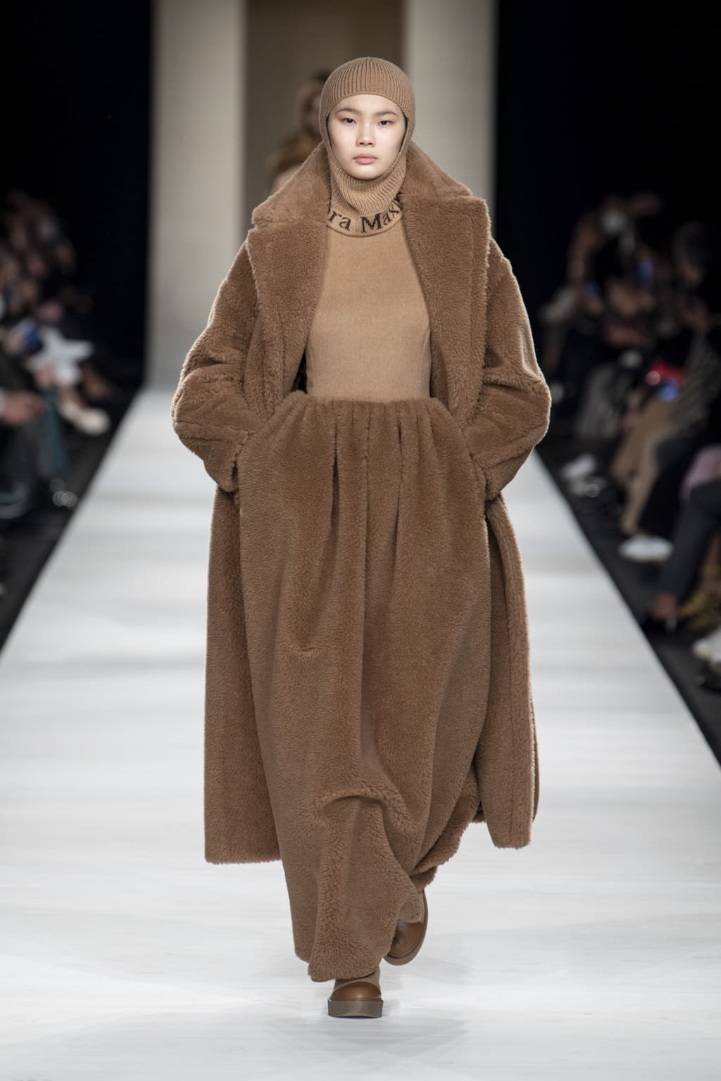 Fashion Week Milan Fall/Winter 2022 look 6 from the Max Mara collection 女装