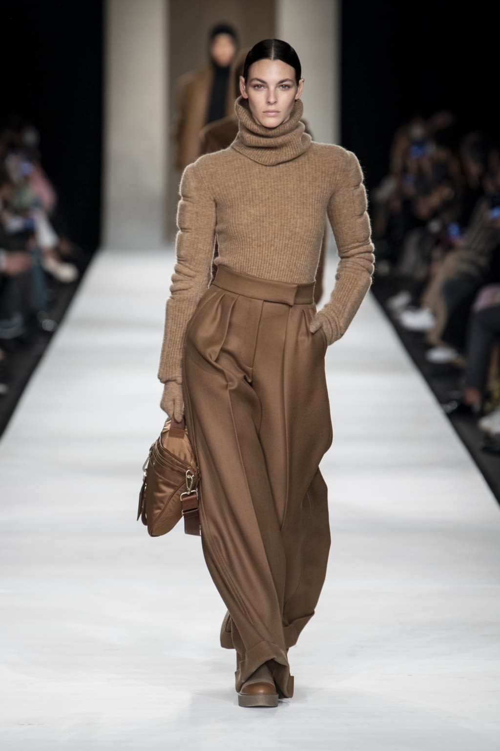 Fashion Week Milan Fall/Winter 2022 look 7 de la collection Max Mara womenswear