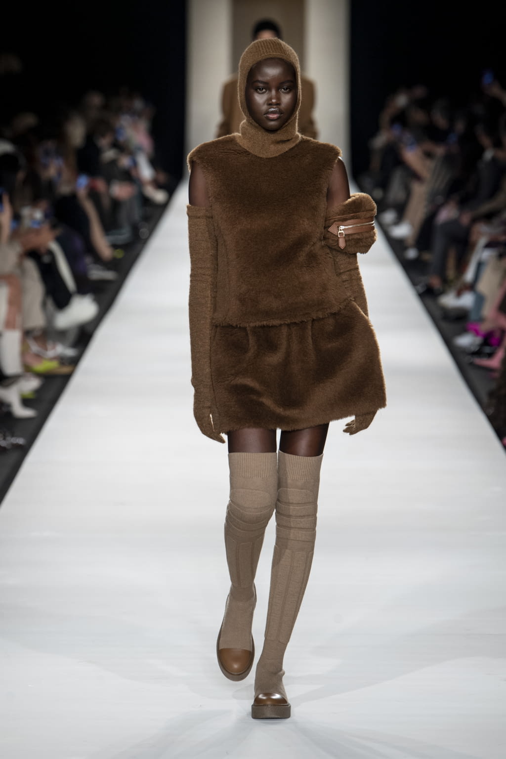 Fashion Week Milan Fall/Winter 2022 look 8 from the Max Mara collection 女装
