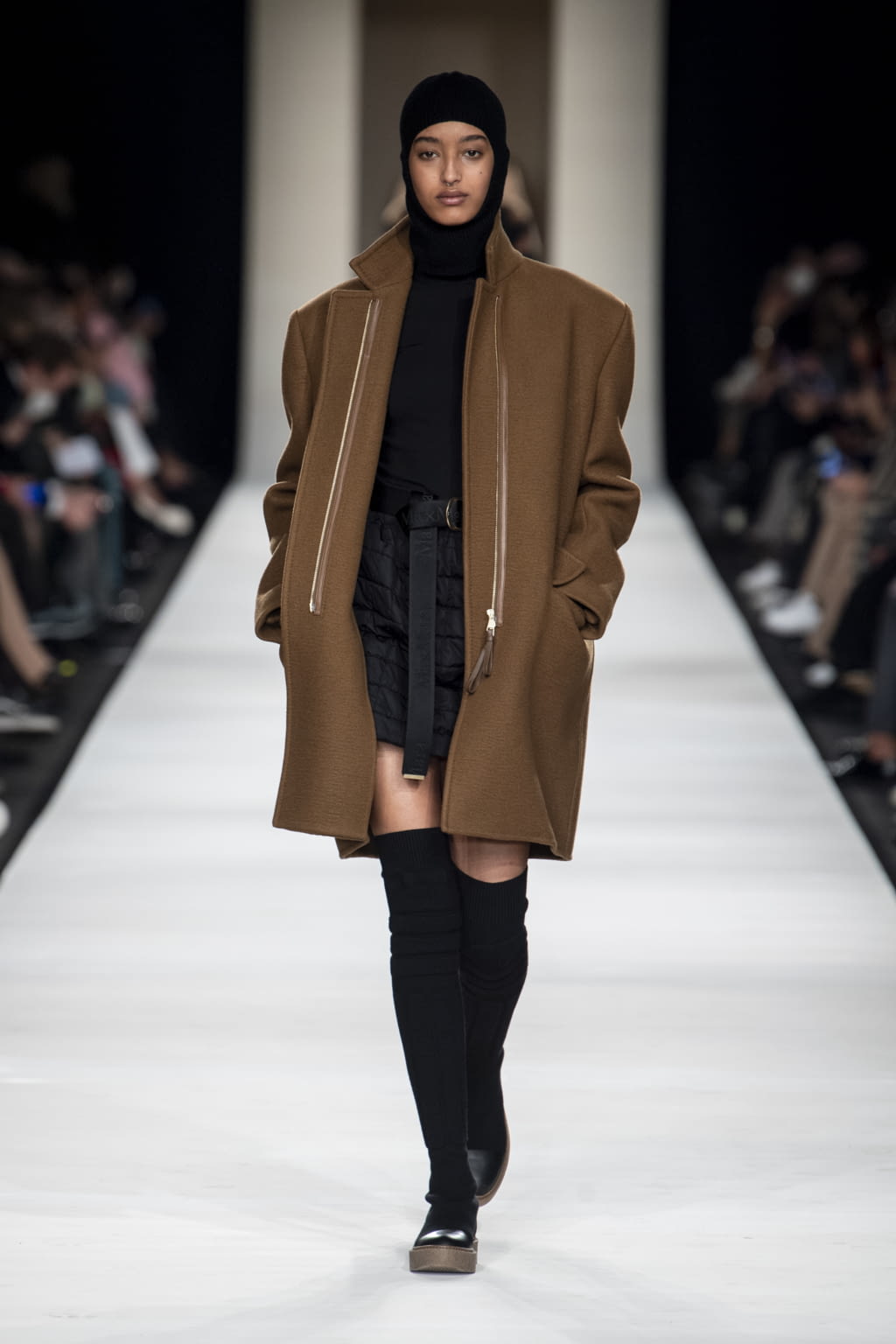 Fashion Week Milan Fall/Winter 2022 look 9 from the Max Mara collection 女装