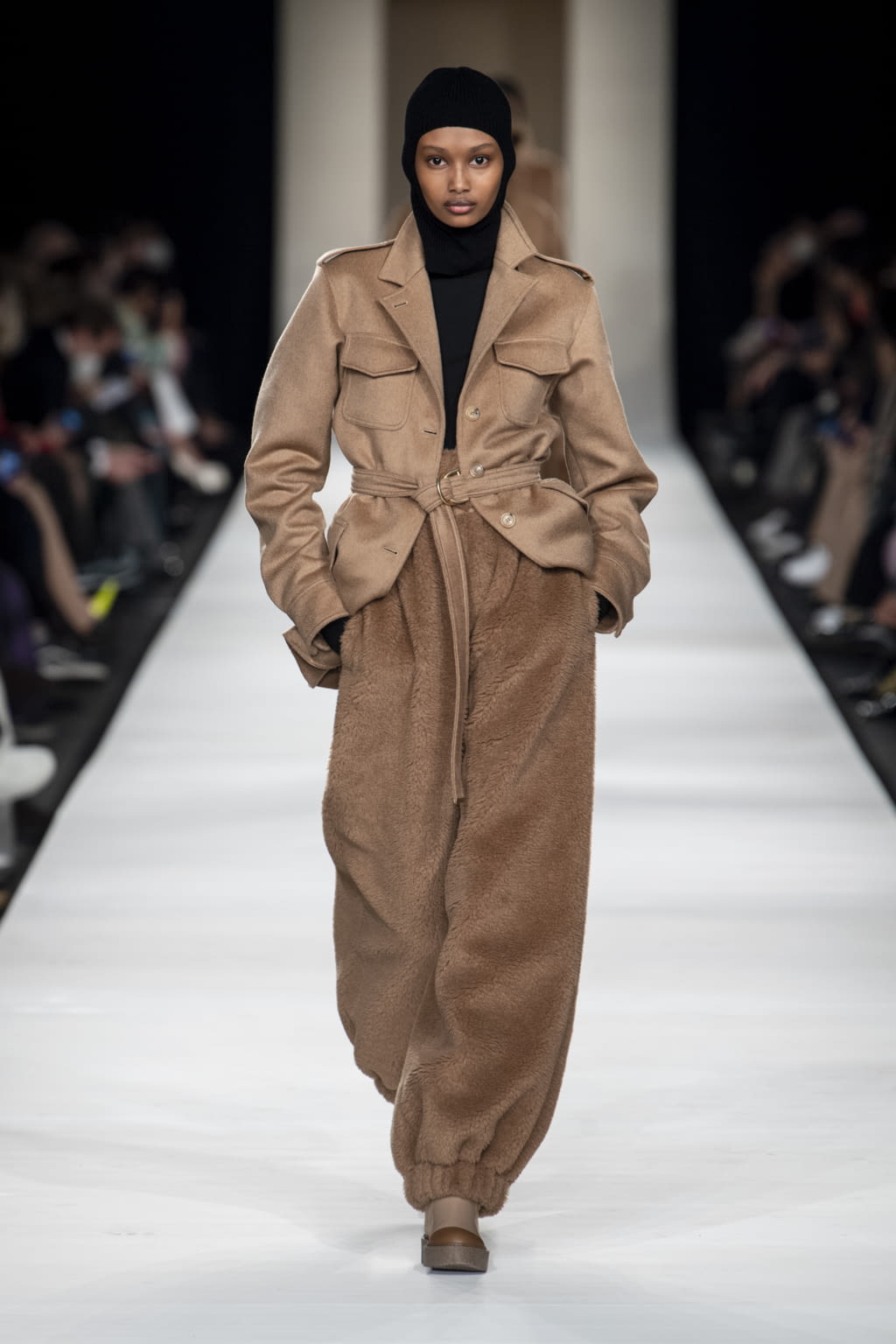 Fashion Week Milan Fall/Winter 2022 look 11 from the Max Mara collection 女装