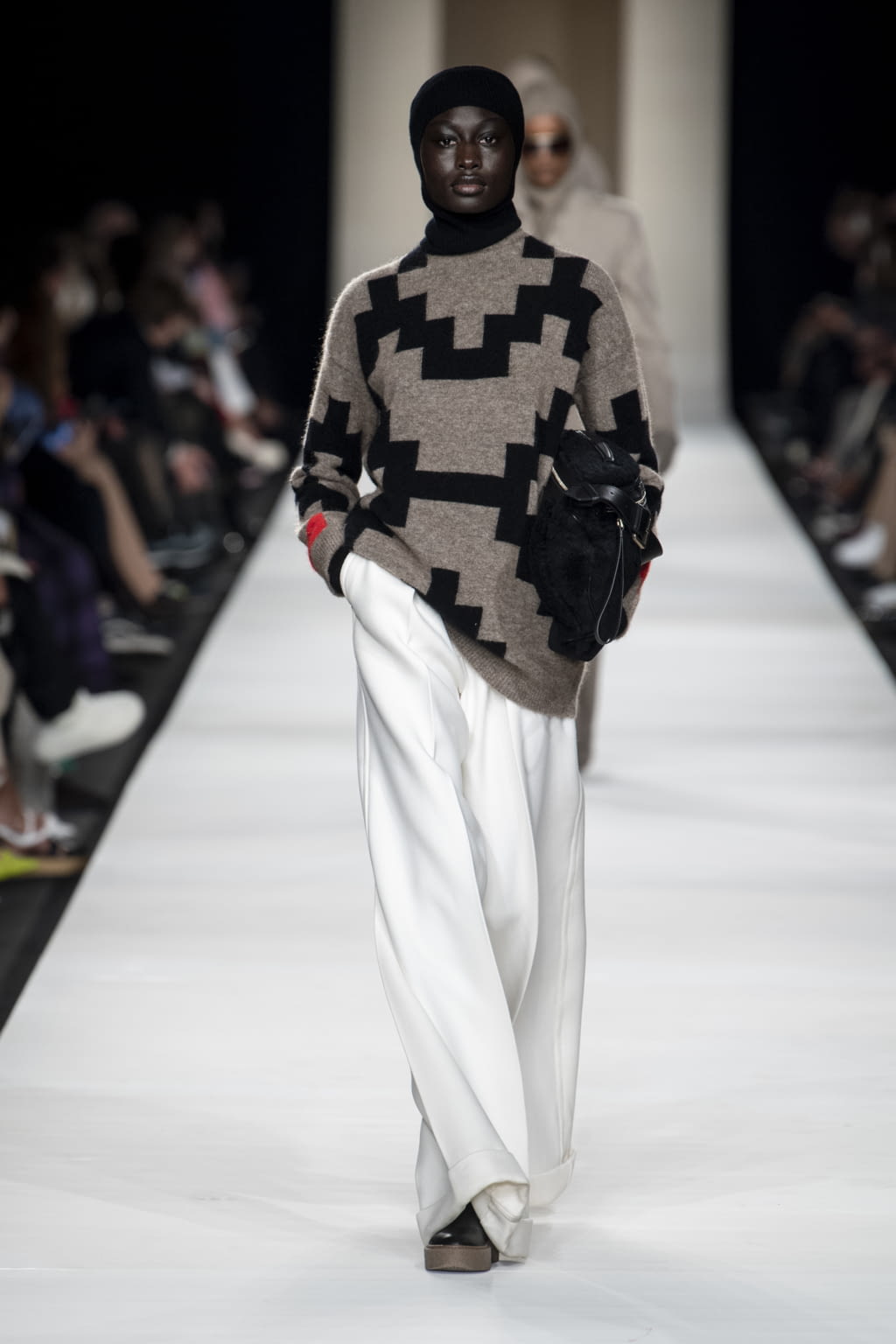 Fashion Week Milan Fall/Winter 2022 look 25 from the Max Mara collection 女装