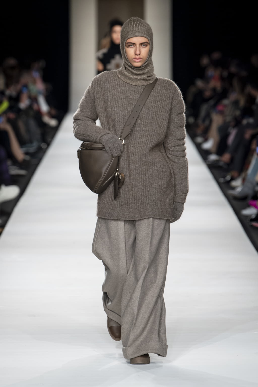 Fashion Week Milan Fall/Winter 2022 look 27 from the Max Mara collection 女装