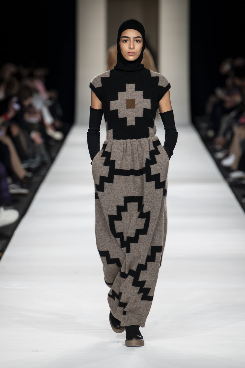 Fashion Week Milan Fall/Winter 2022 look 28 de la collection Max Mara womenswear