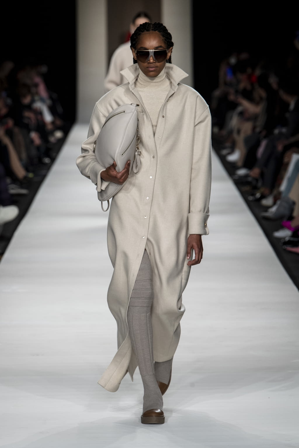 Fashion Week Milan Fall/Winter 2022 look 33 from the Max Mara collection 女装