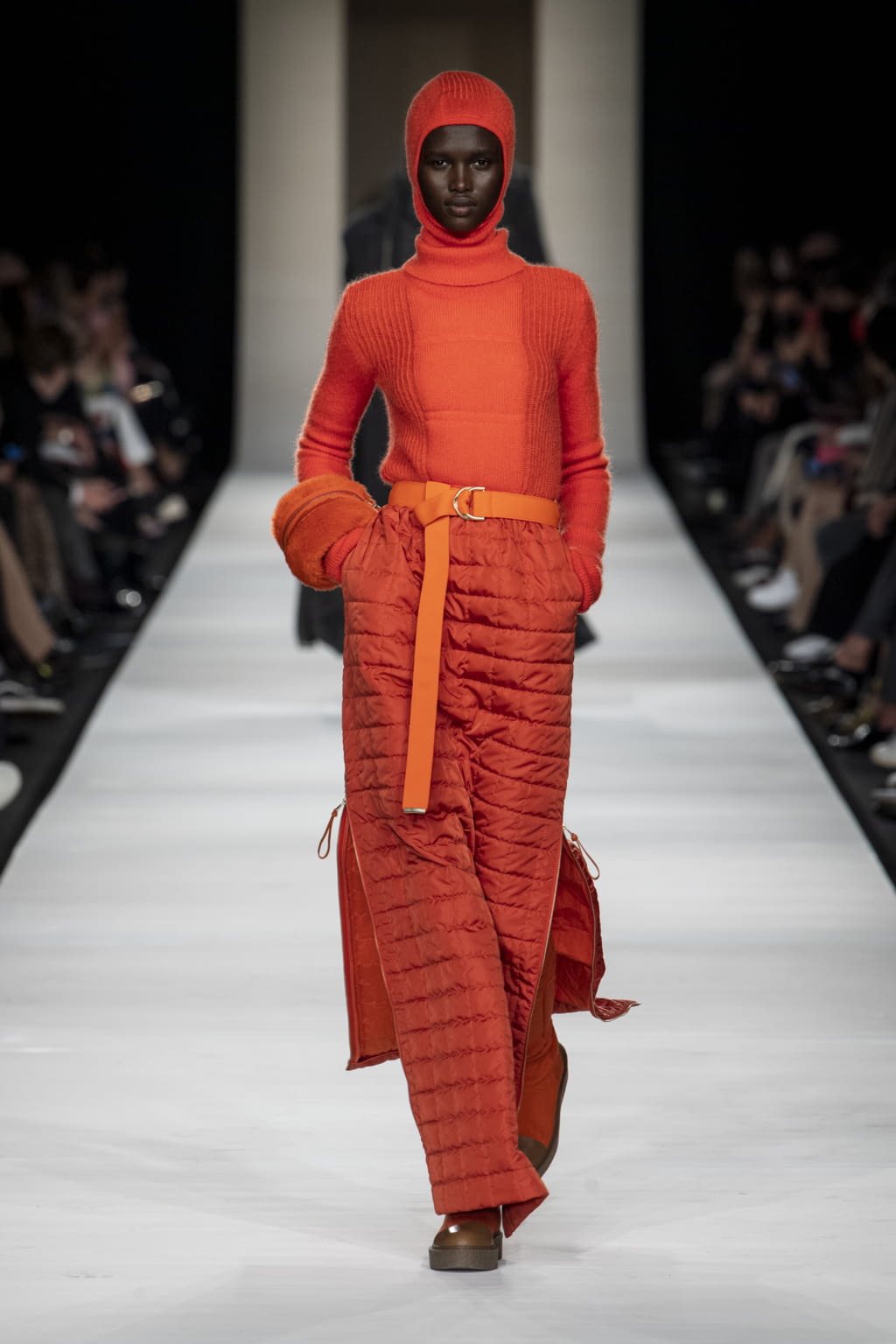 Fashion Week Milan Fall/Winter 2022 look 36 from the Max Mara collection 女装