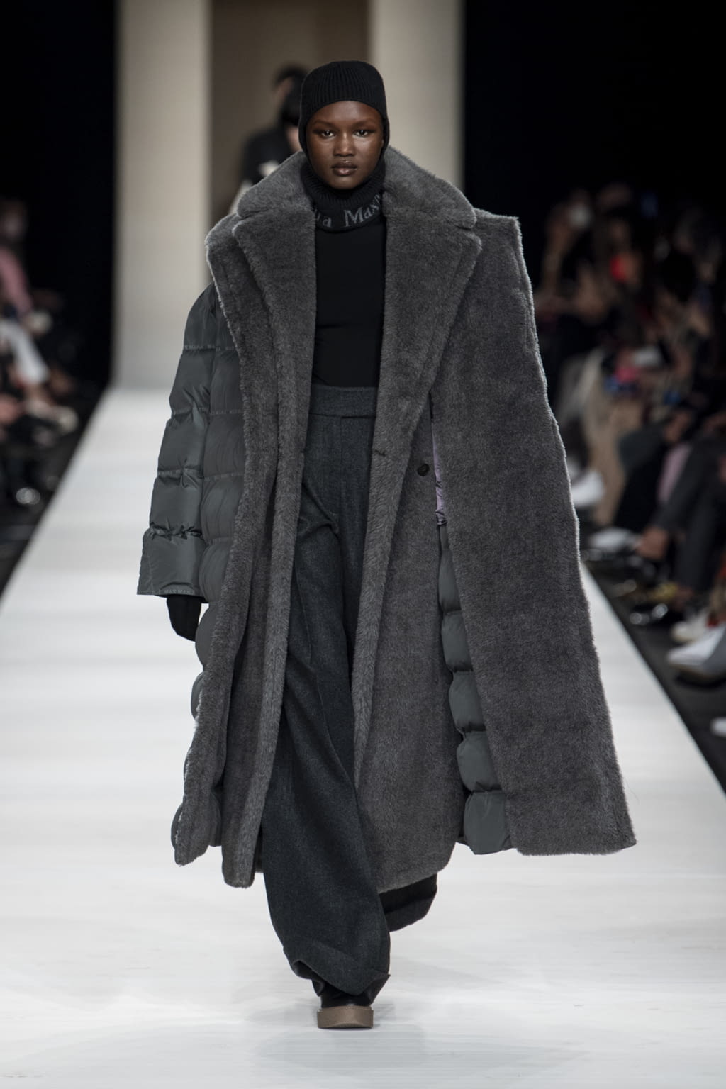 Fashion Week Milan Fall/Winter 2022 look 38 from the Max Mara collection 女装