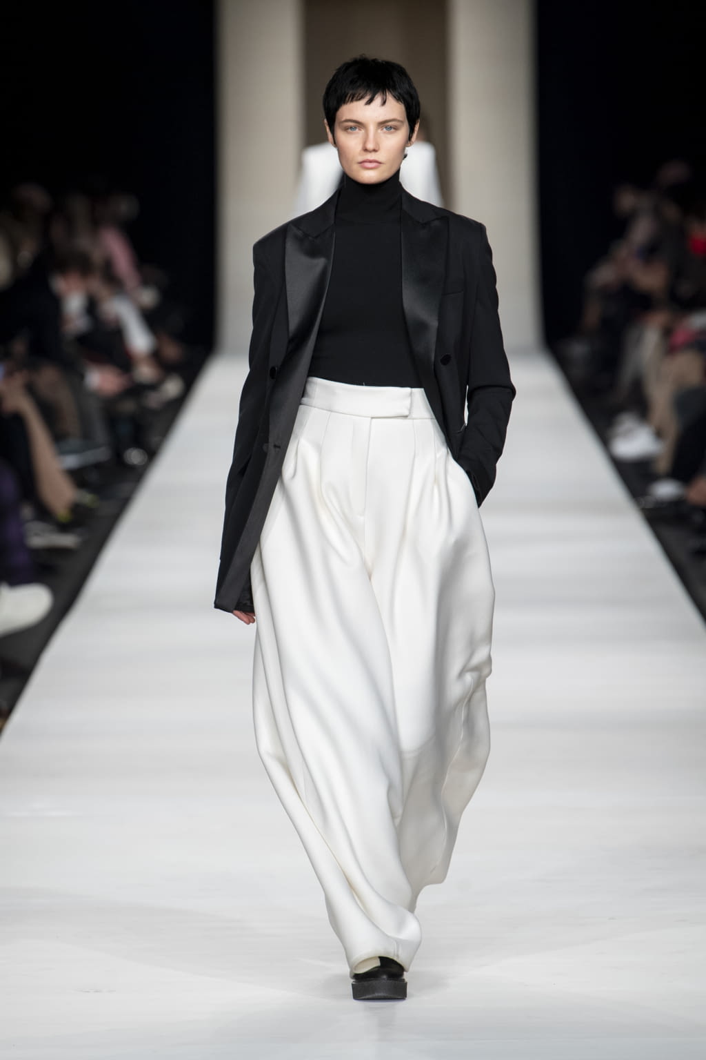 Fashion Week Milan Fall/Winter 2022 look 40 from the Max Mara collection 女装