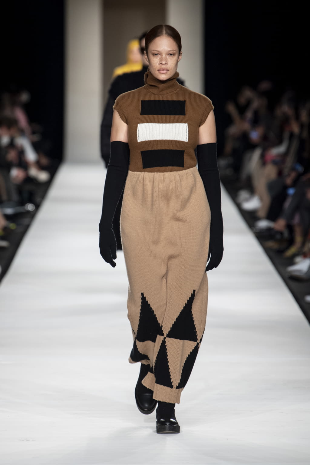 Fashion Week Milan Fall/Winter 2022 look 42 from the Max Mara collection womenswear