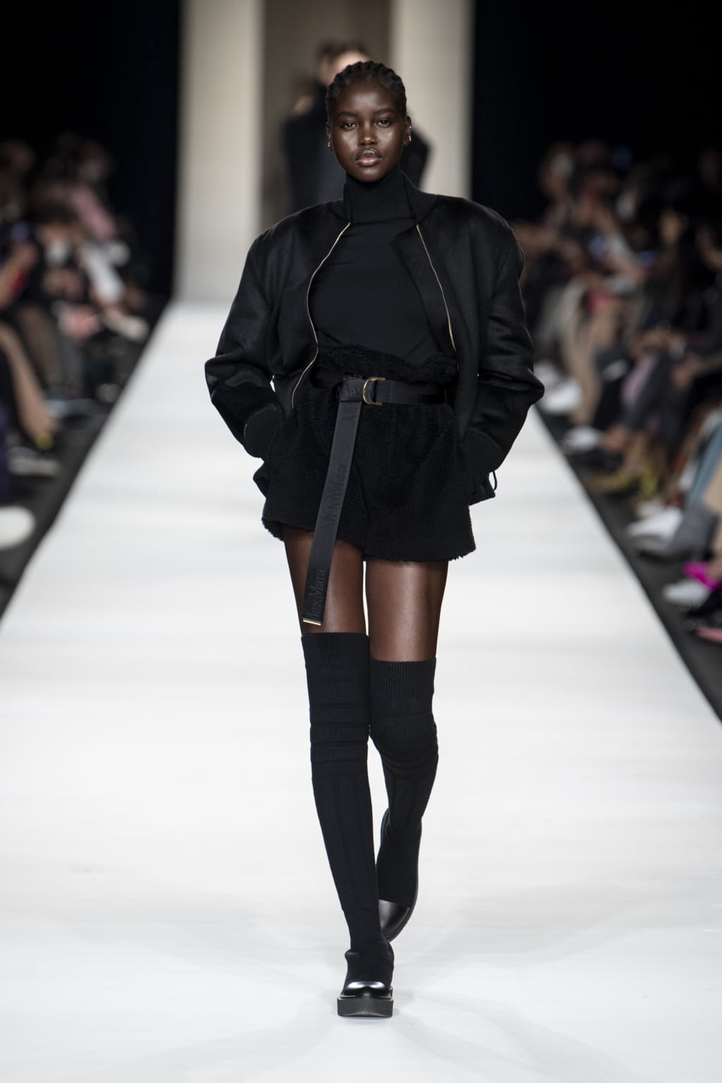 Fashion Week Milan Fall/Winter 2022 look 46 from the Max Mara collection 女装