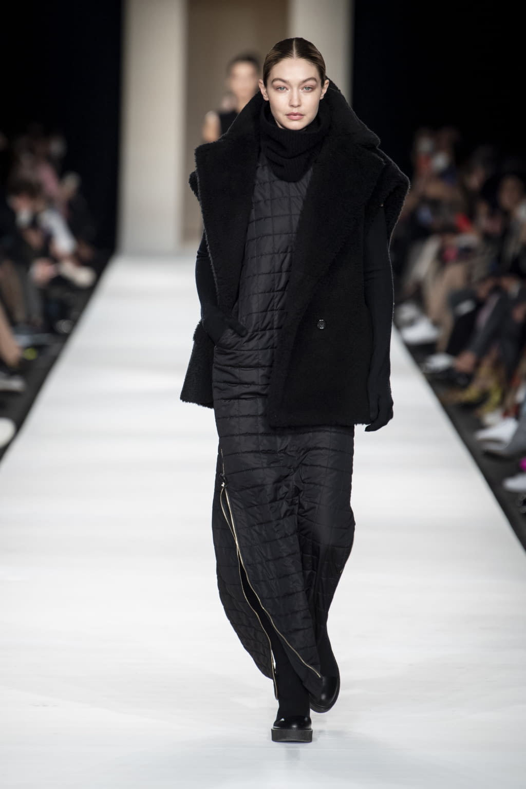 Fashion Week Milan Fall/Winter 2022 look 47 from the Max Mara collection womenswear