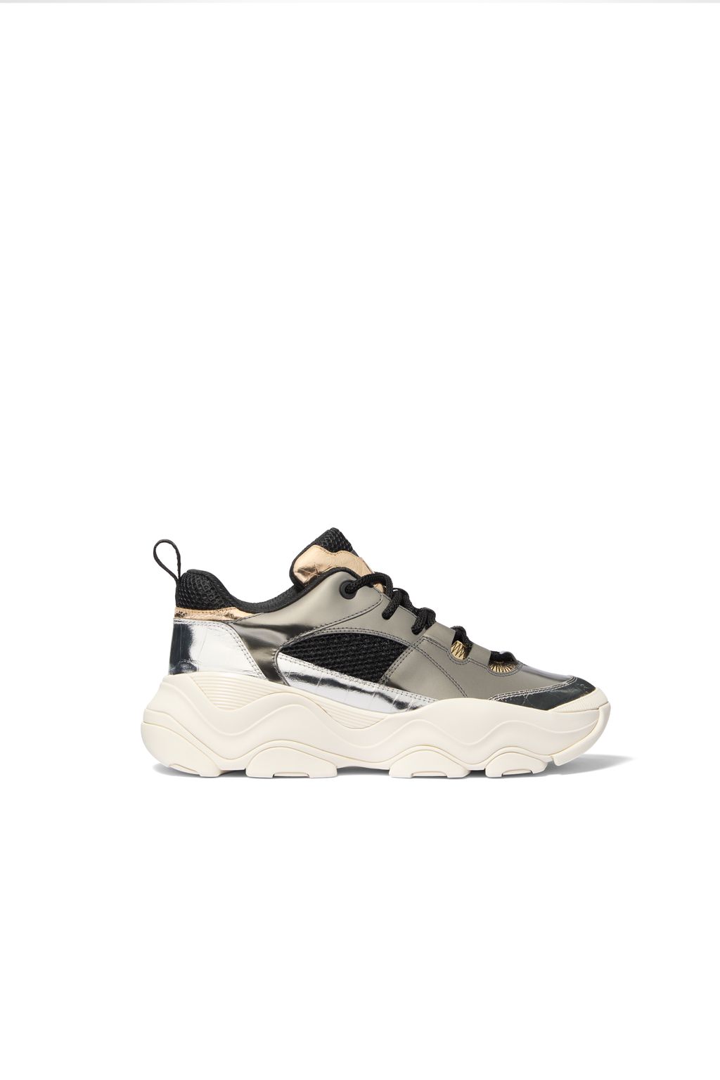 Fashion Week New York Fall/Winter 2024 look 17 from the Michael Kors Men collection menswear accessories