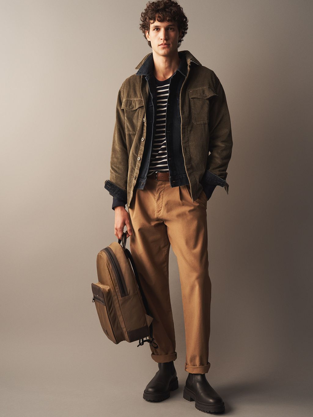 Fashion Week New York Fall/Winter 2024 look 1 from the Tommy Hilfiger collection 男装