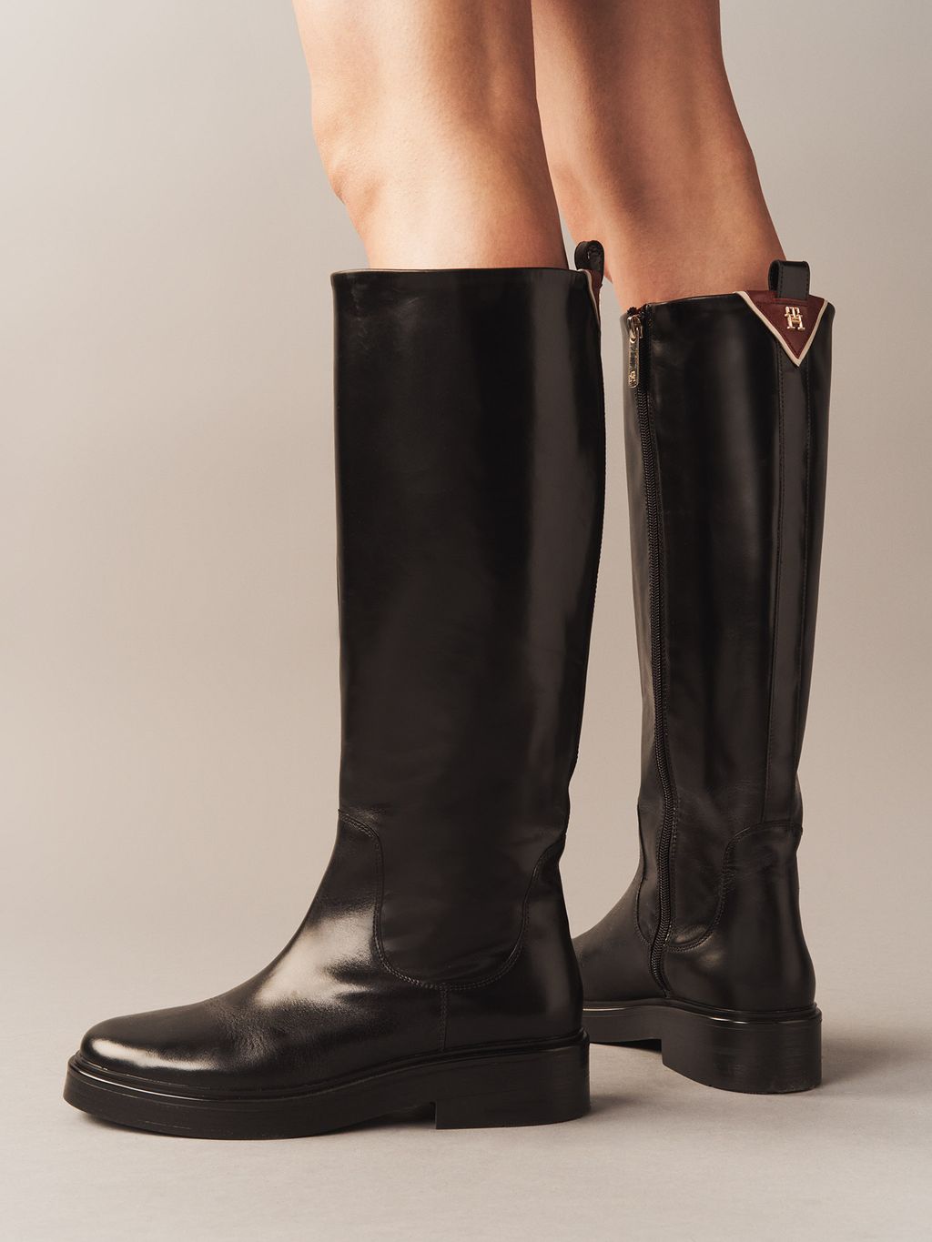 Fashion Week New York Fall/Winter 2024 look 12 from the Tommy Hilfiger collection 女装配饰