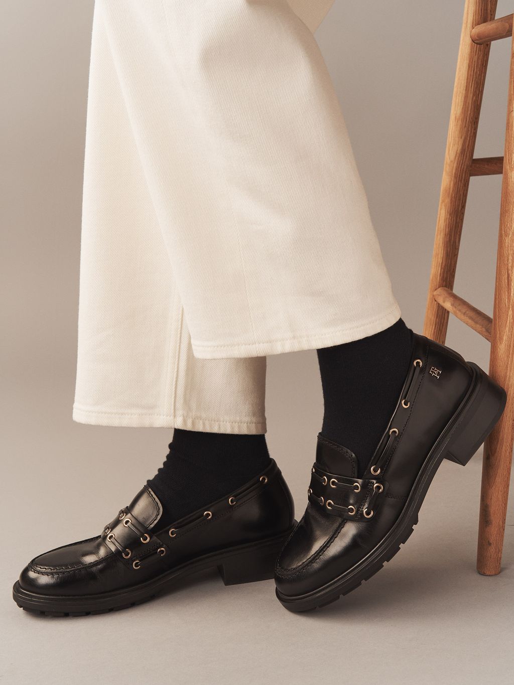 Fashion Week New York Fall/Winter 2024 look 15 from the Tommy Hilfiger collection 女装配饰