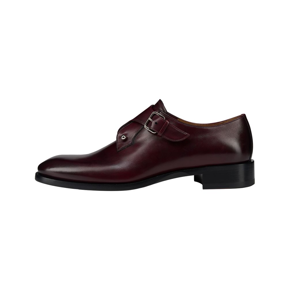 Fashion Week Paris Fall/Winter 2025 look 18 from the Christian Louboutin collection menswear accessories