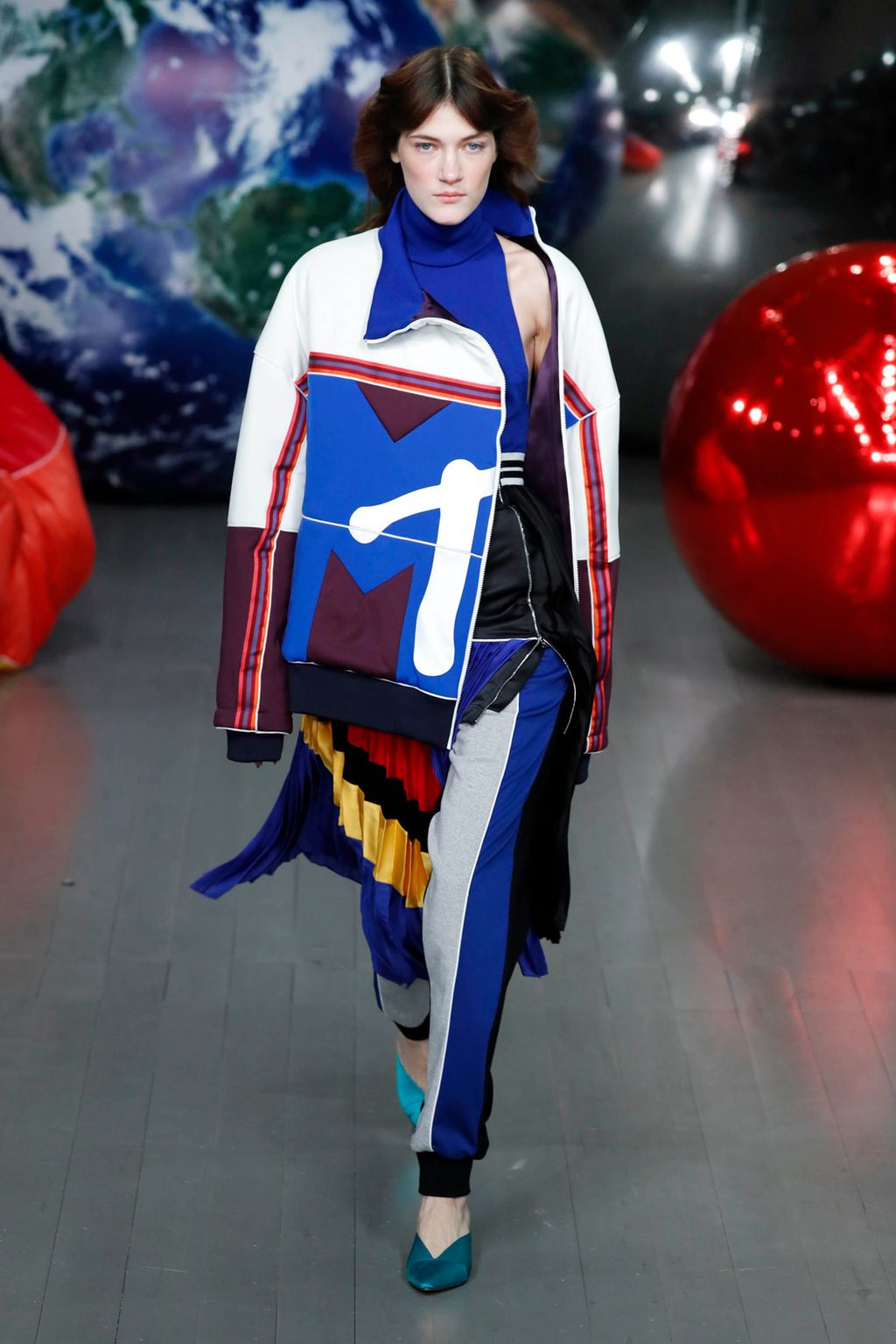 Fashion Week London Fall/Winter 2018 look 31 from the Fyodor Golan collection womenswear