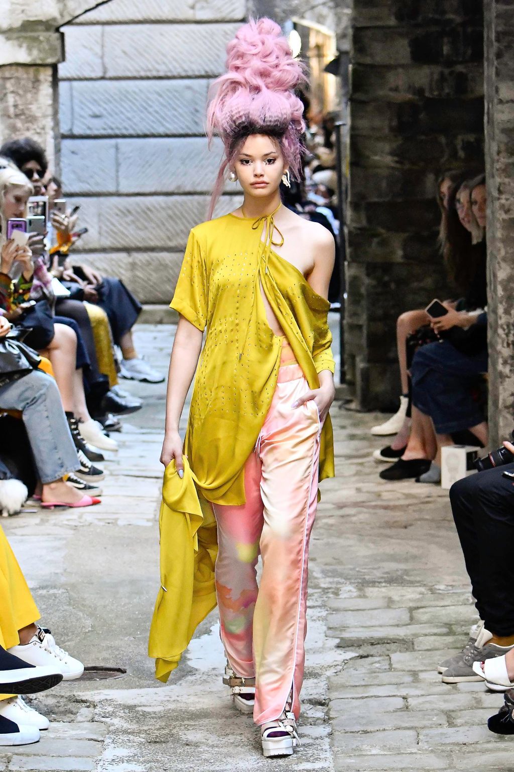 Fashion Week London Spring/Summer 2020 look 17 from the Fyodor Golan collection 女装
