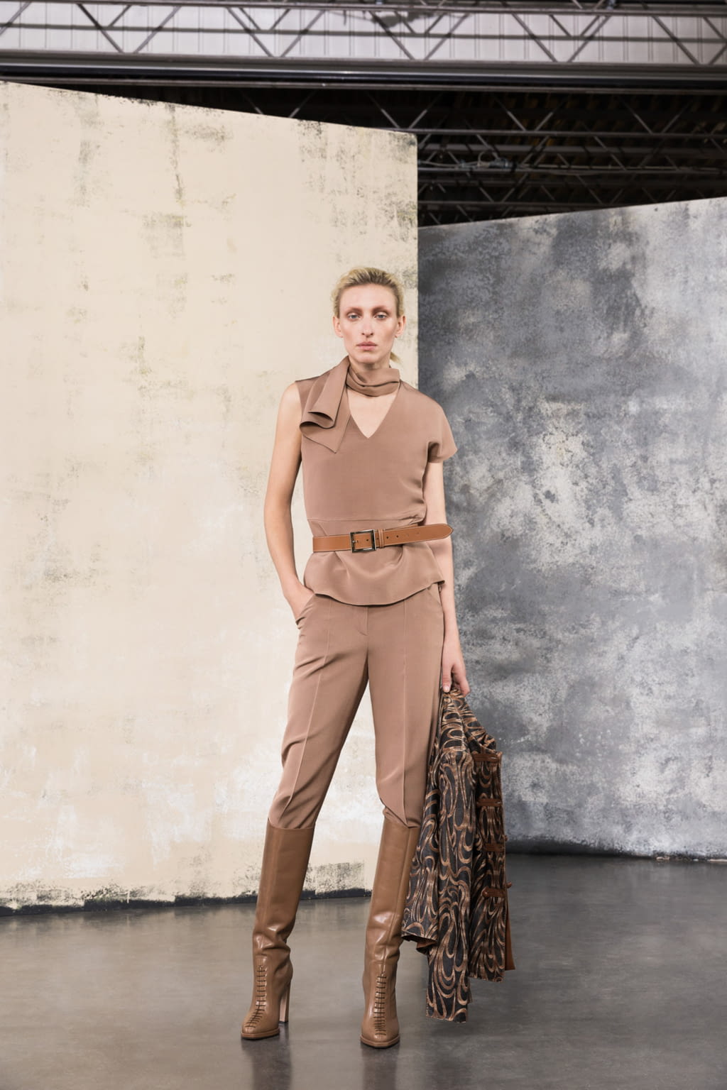 Fashion Week Milan Pre-Fall 2019 look 17 de la collection Giorgio Armani womenswear