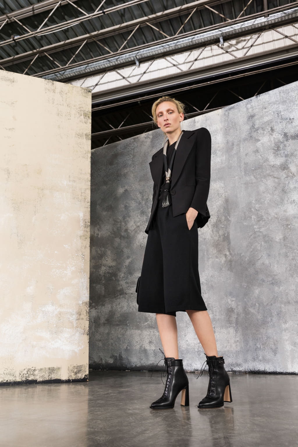 Fashion Week Milan Pre-Fall 2019 look 26 from the Giorgio Armani collection womenswear