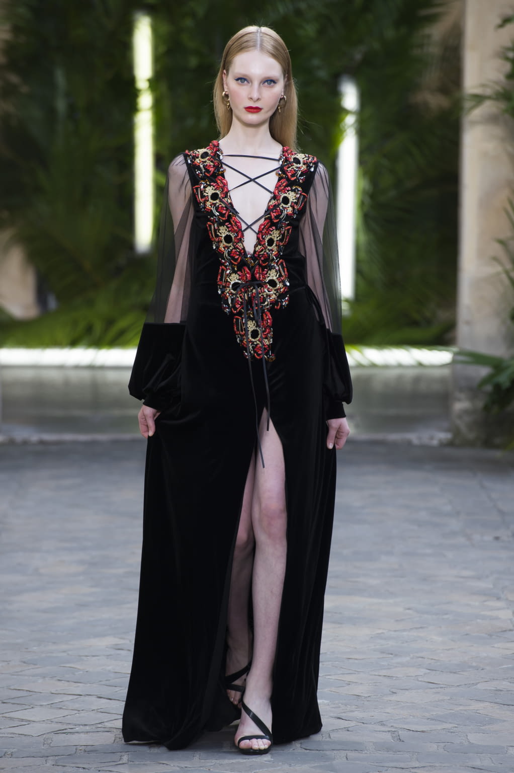 Fashion Week Paris Fall/Winter 2017 look 19 from the Galia Lahav collection 高级定制