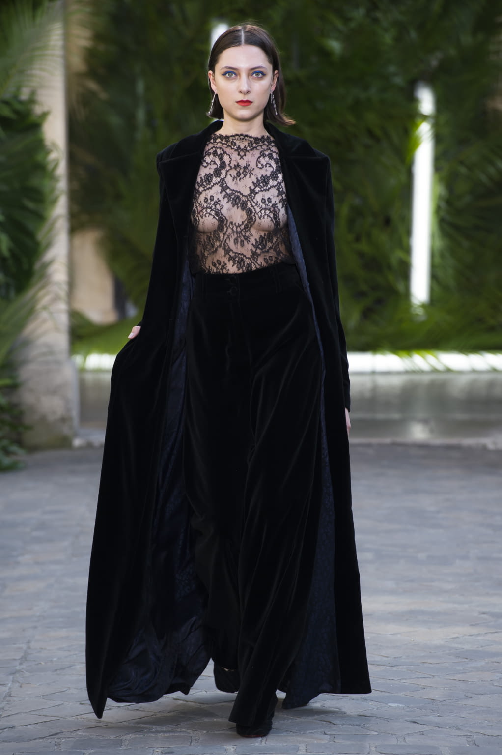 Fashion Week Paris Fall/Winter 2017 look 26 from the Galia Lahav collection 高级定制