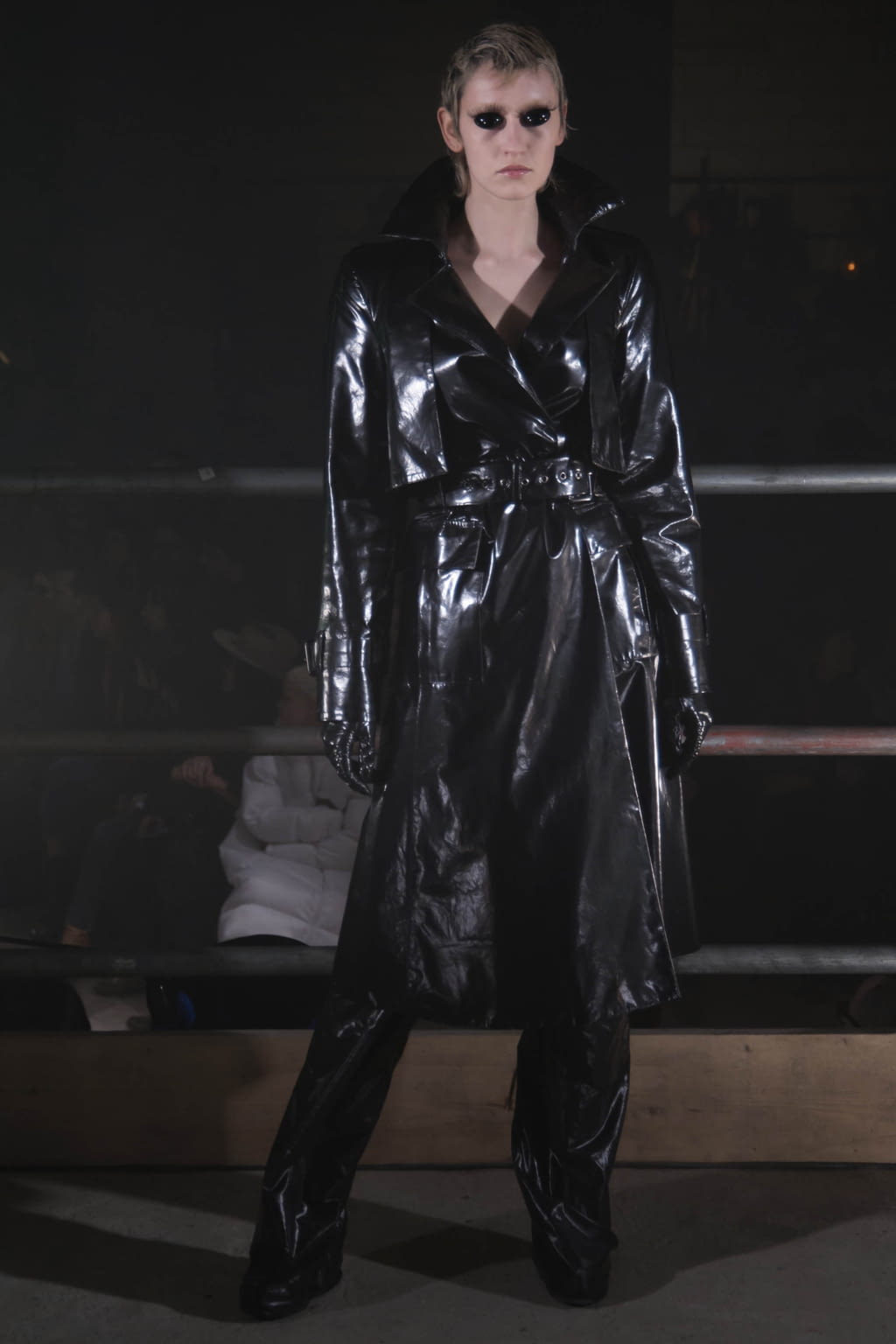 Fashion Week London Fall/Winter 2017 look 5 from the Gareth Pugh collection 女装