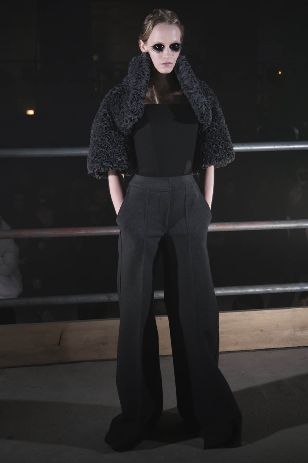 Fashion Week London Fall/Winter 2017 look 11 from the Gareth Pugh collection womenswear