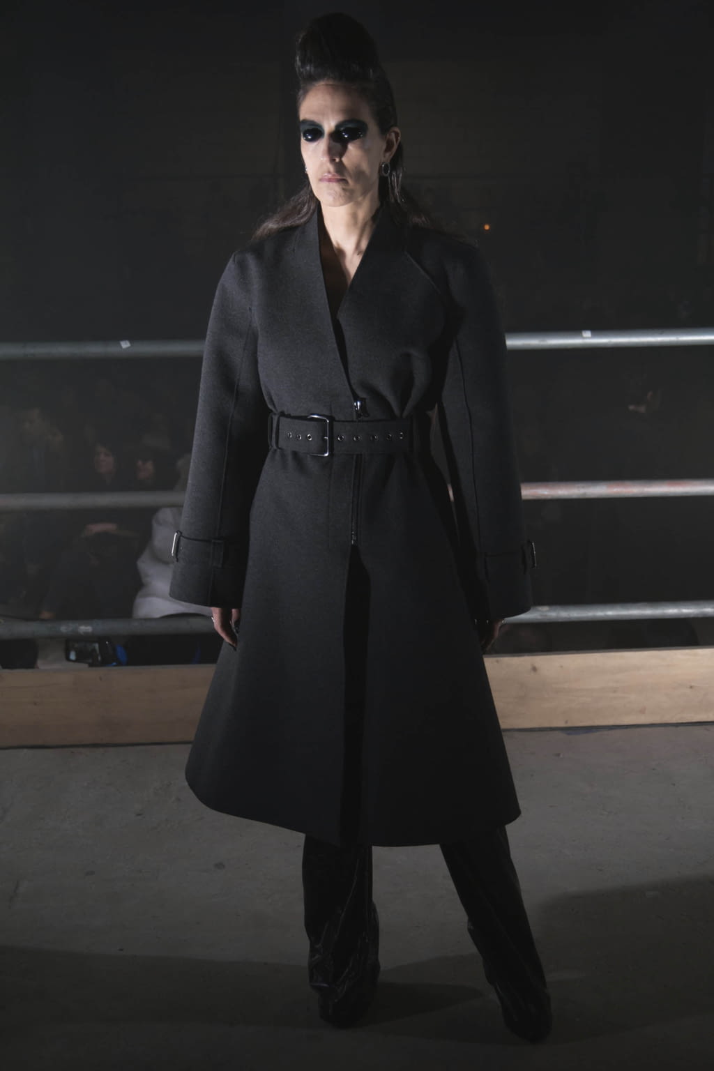 Fashion Week London Fall/Winter 2017 look 13 from the Gareth Pugh collection 女装
