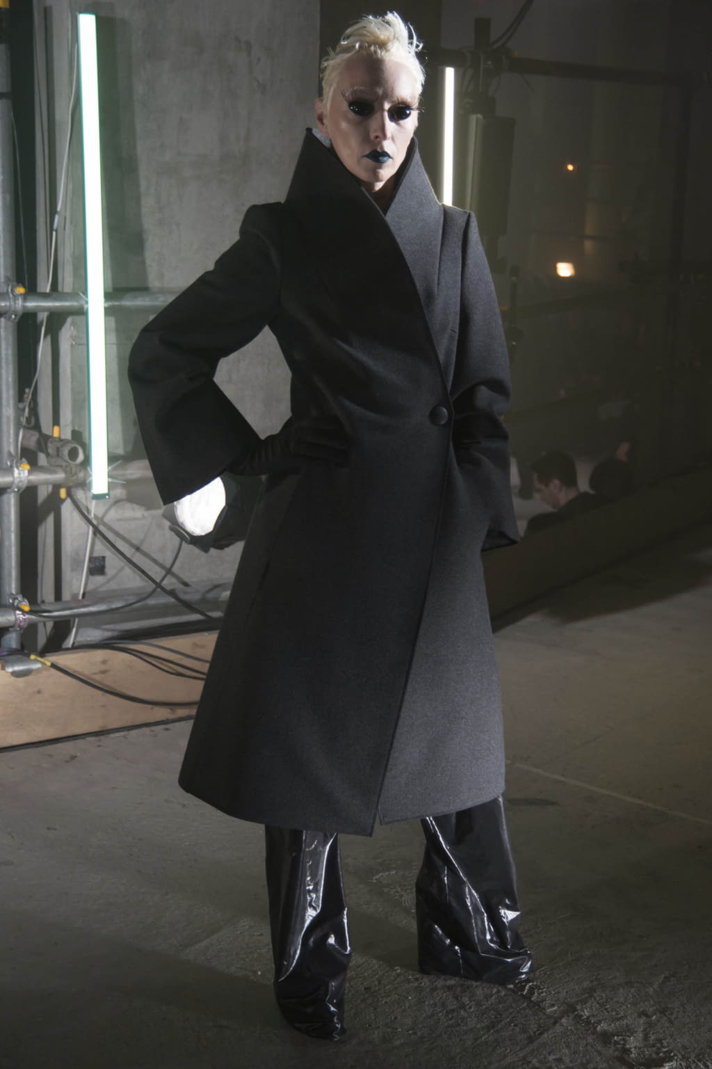 Fashion Week London Fall/Winter 2017 look 20 from the Gareth Pugh collection womenswear