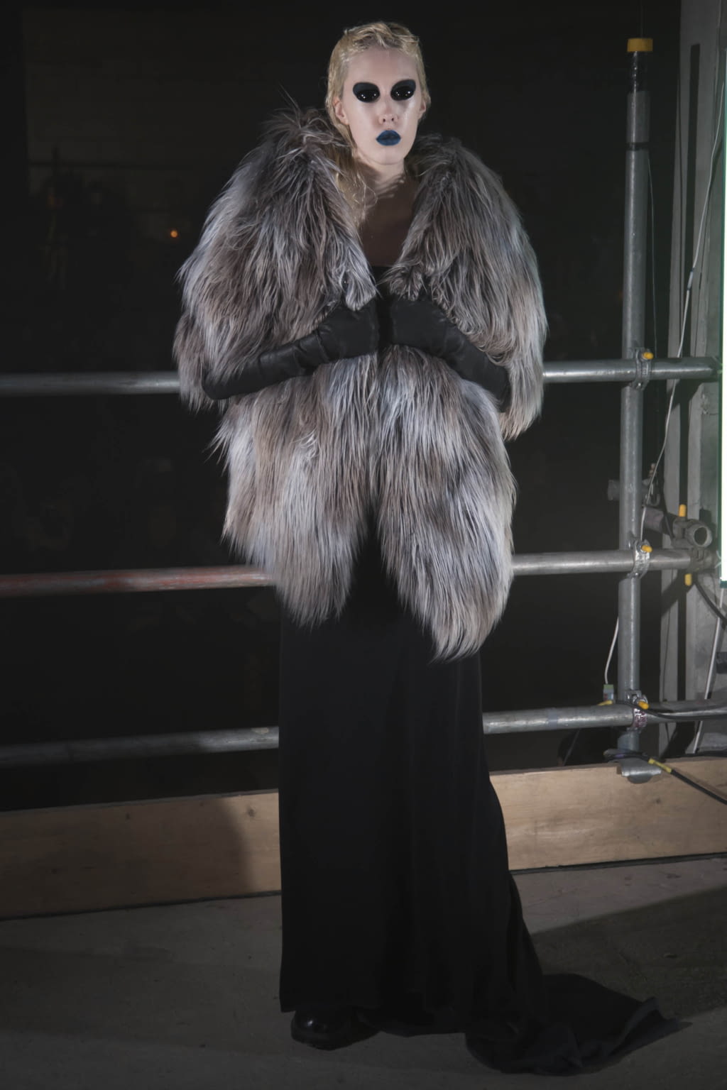 Fashion Week London Fall/Winter 2017 look 33 from the Gareth Pugh collection womenswear