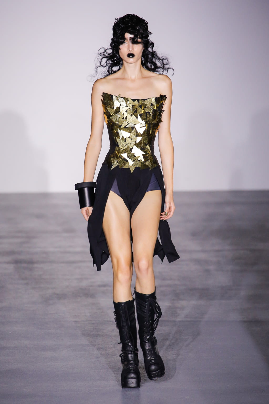 Fashion Week London Spring/Summer 2017 look 8 from the Gareth Pugh collection womenswear