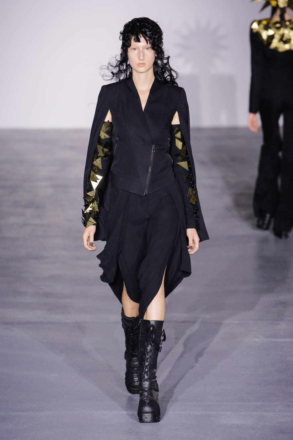 Fashion Week London Spring/Summer 2017 look 11 de la collection Gareth Pugh womenswear