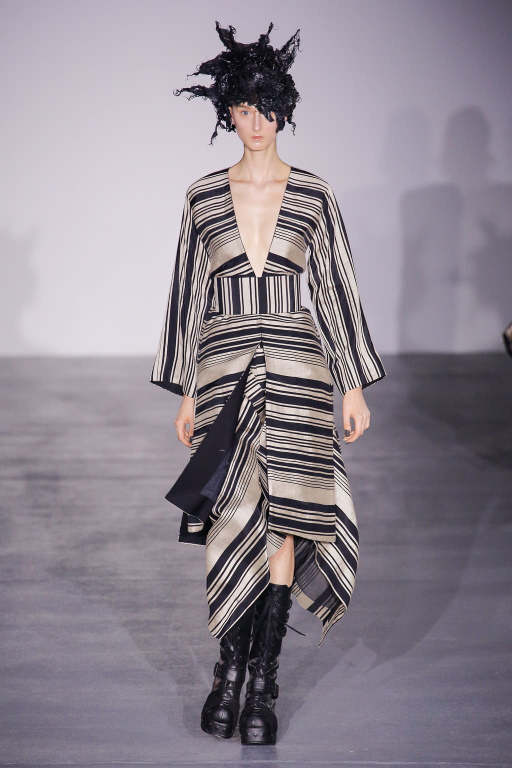 Fashion Week London Spring/Summer 2017 look 26 de la collection Gareth Pugh womenswear