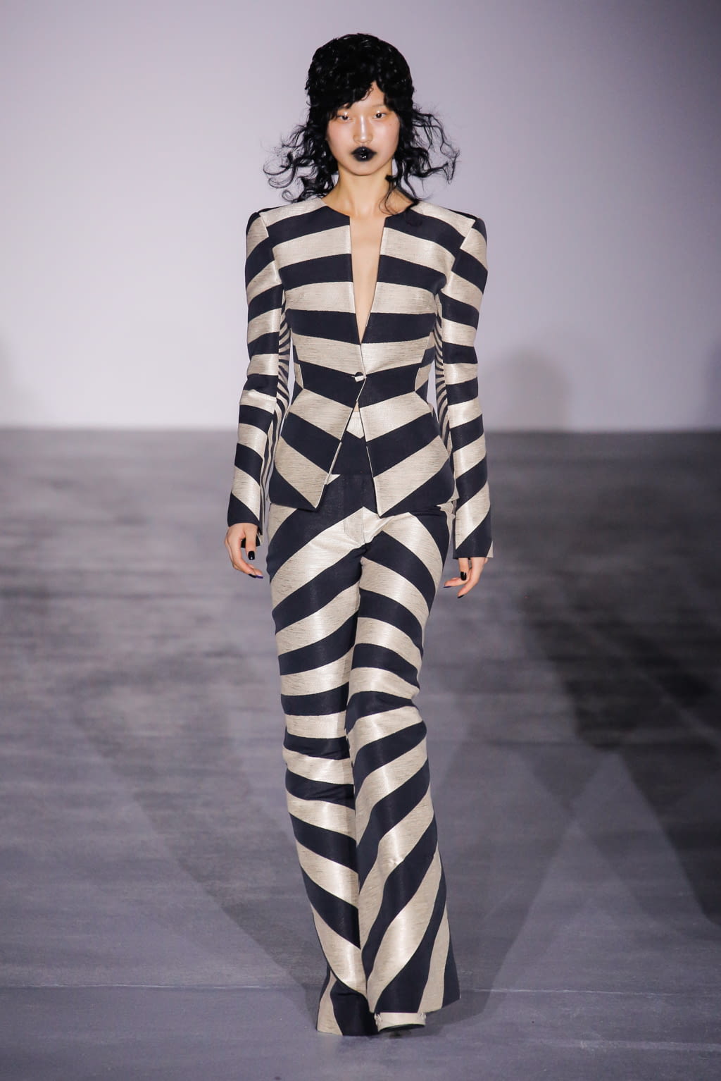 Fashion Week London Spring/Summer 2017 look 31 de la collection Gareth Pugh womenswear