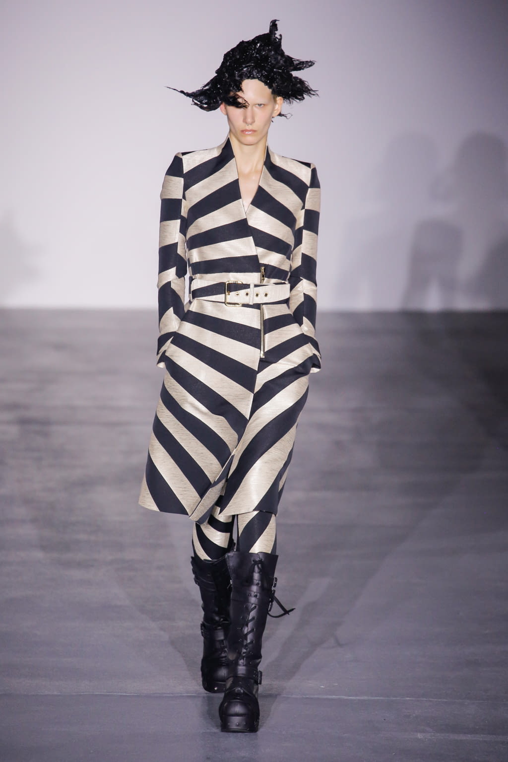 Fashion Week London Spring/Summer 2017 look 32 de la collection Gareth Pugh womenswear