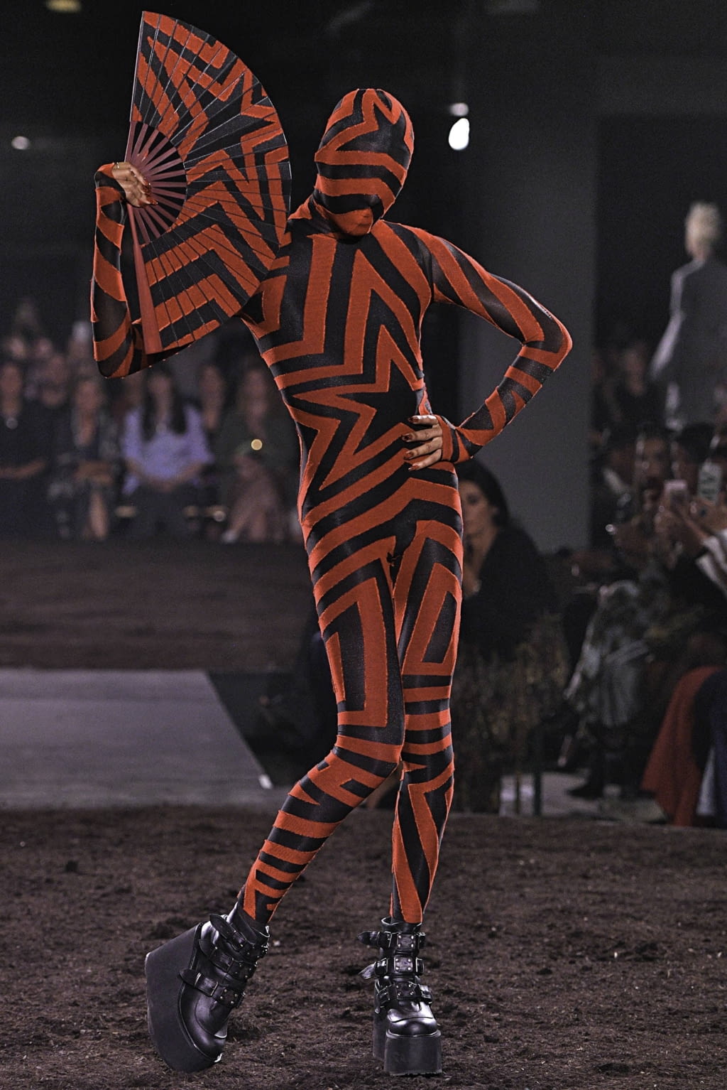 Fashion Week London Spring/Summer 2019 look 5 from the Gareth Pugh collection womenswear